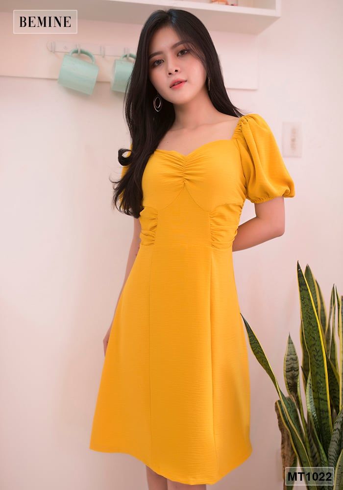 MT1022VANG - Đầm nhúng ngực tay bồng