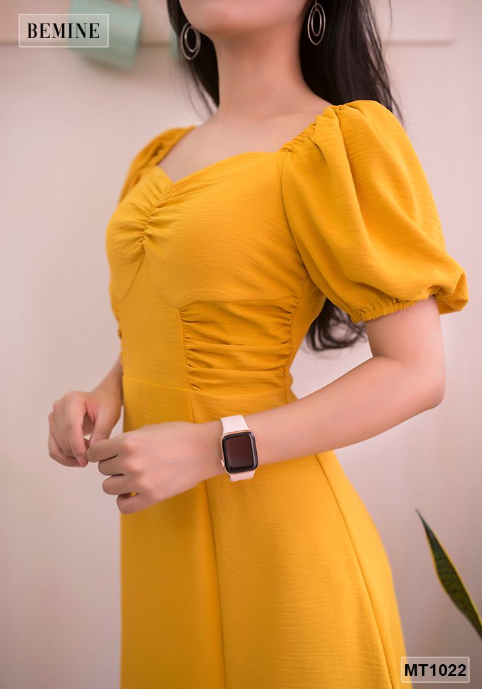 MT1022VANG - Đầm nhúng ngực tay bồng