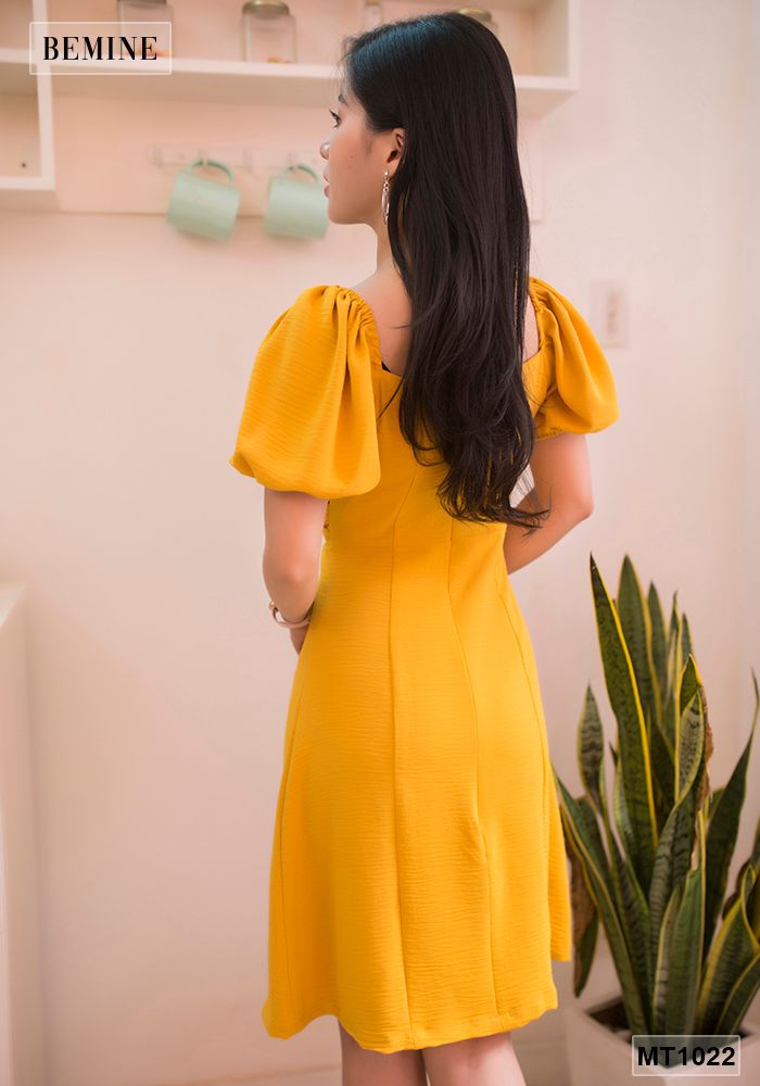 MT1022VANG - Đầm nhúng ngực tay bồng