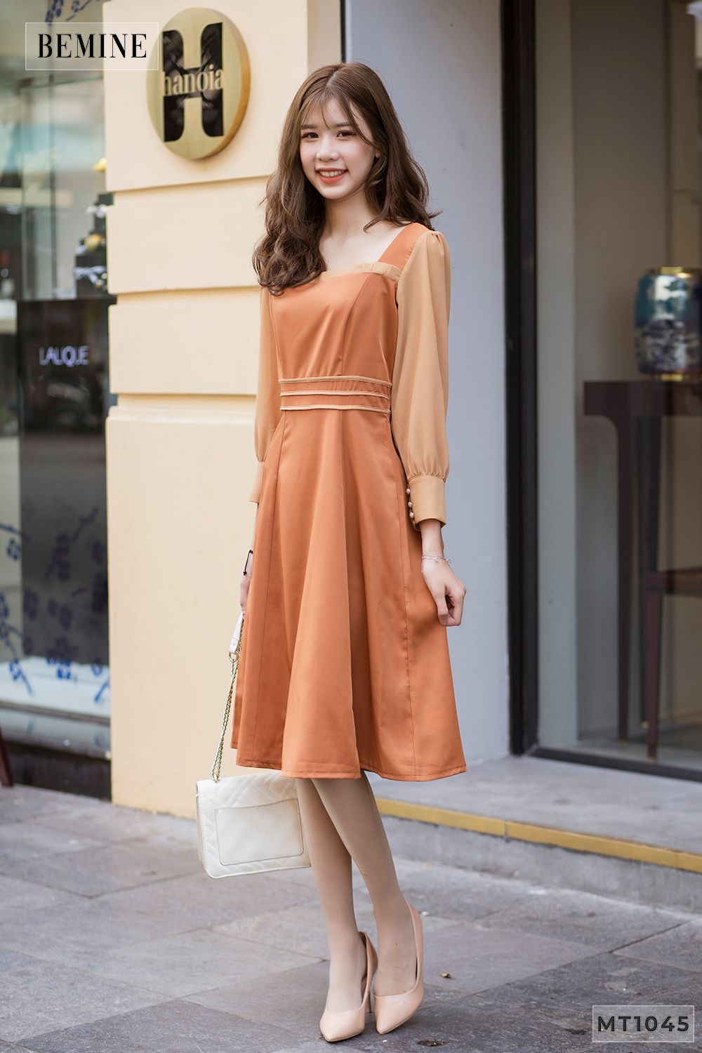 MT1045NAU - Đầm cổ vuông xếp bèo phối tay