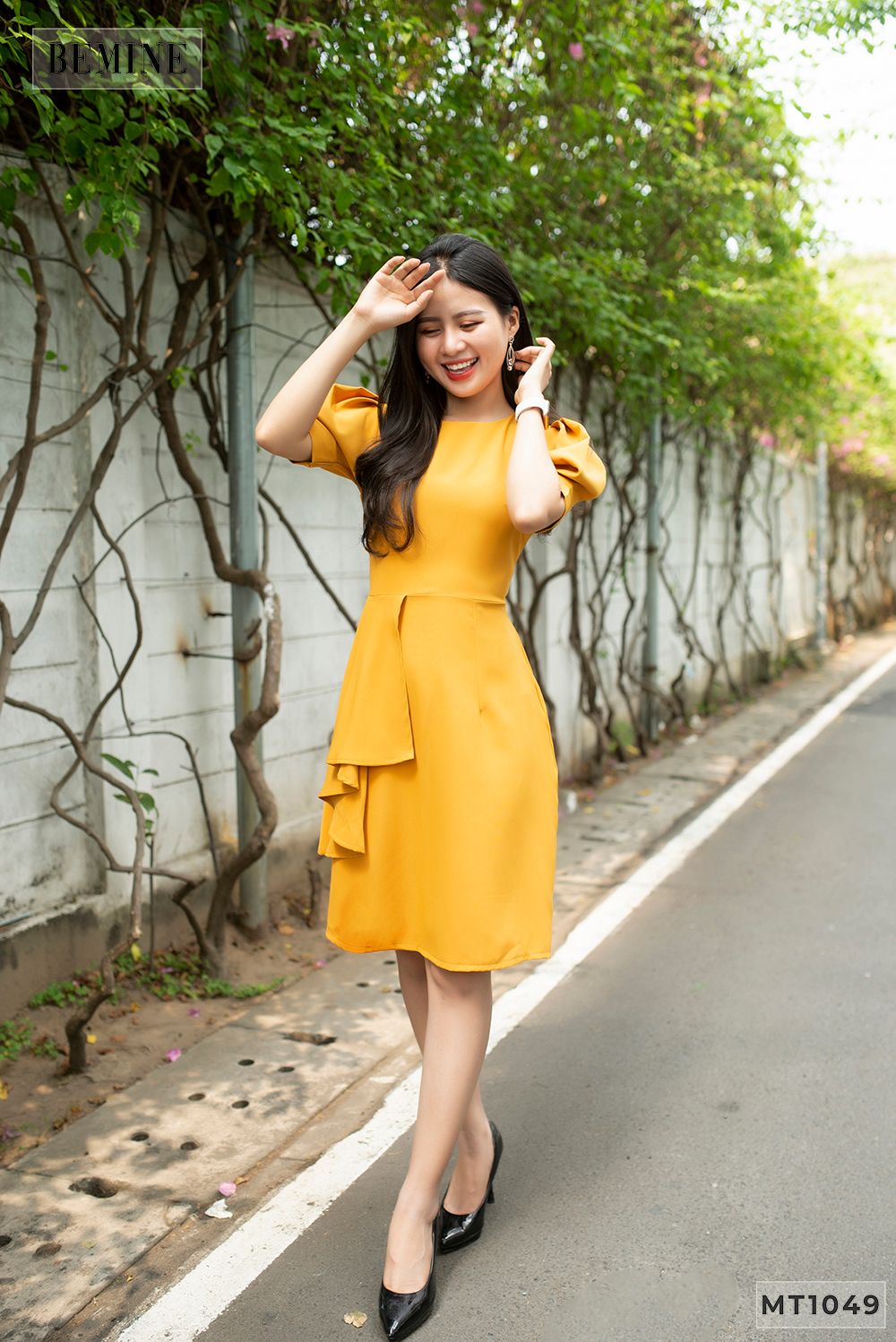 MT1049VANG - Đầm tay phồng xếp ly eo