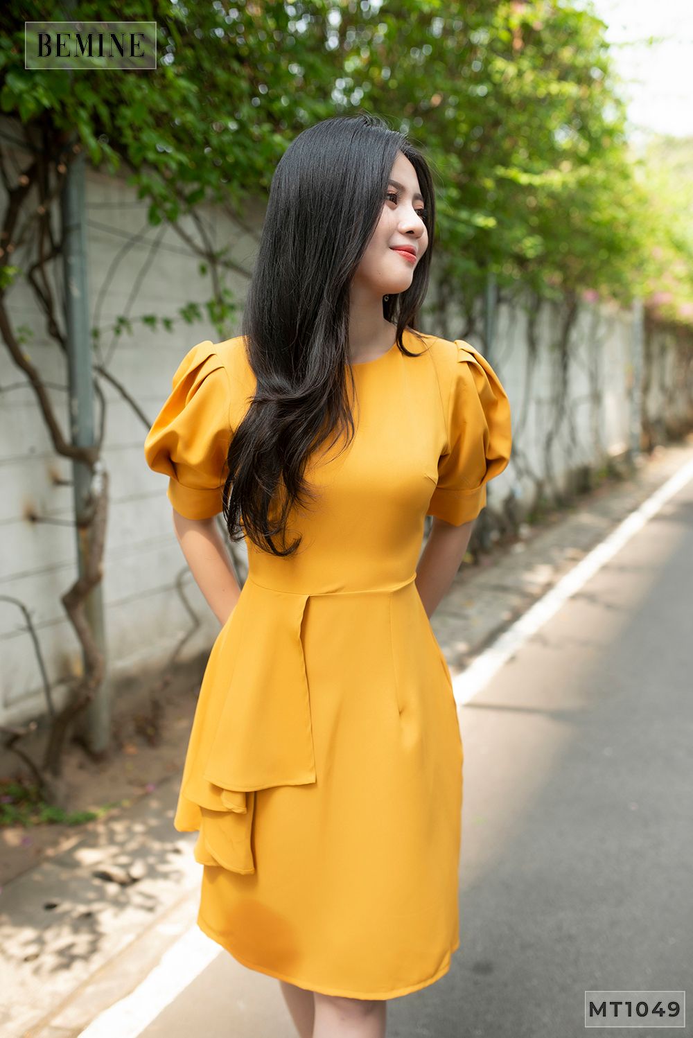 MT1049VANG - Đầm tay phồng xếp ly eo