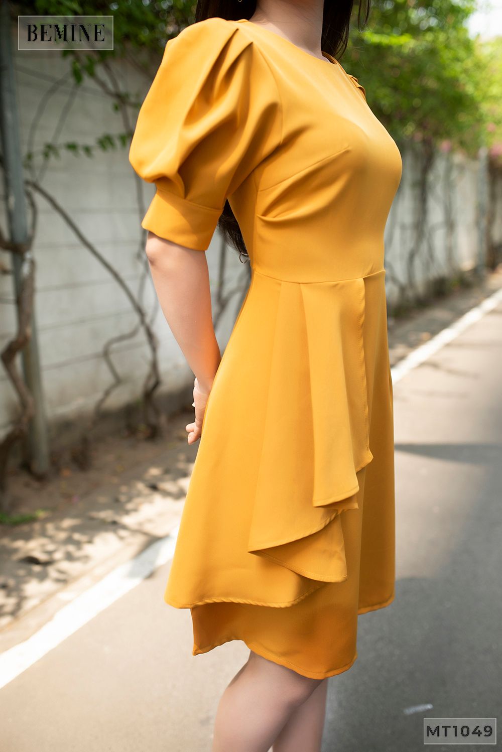 MT1049VANG - Đầm tay phồng xếp ly eo