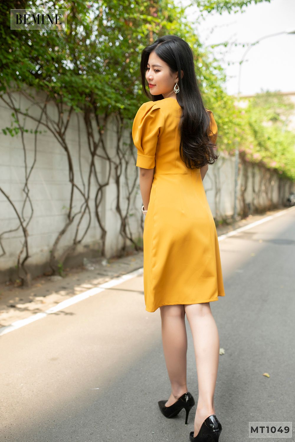 MT1049VANG - Đầm tay phồng xếp ly eo