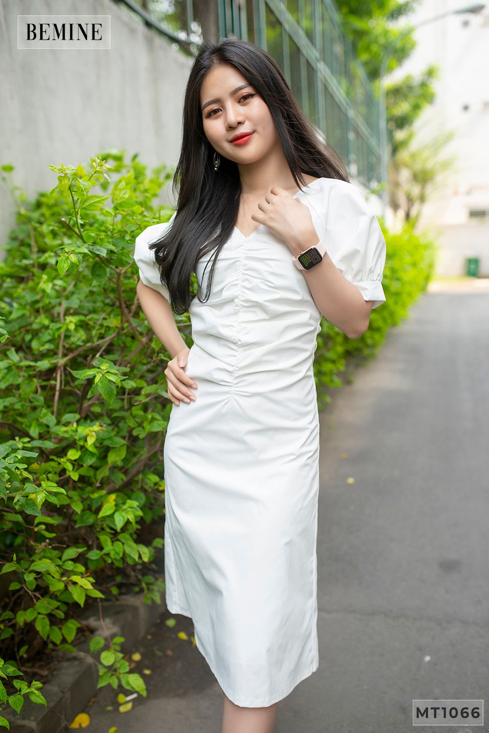 MT1066TRANG - Đầm 2 lớp cổ V nhúng thun