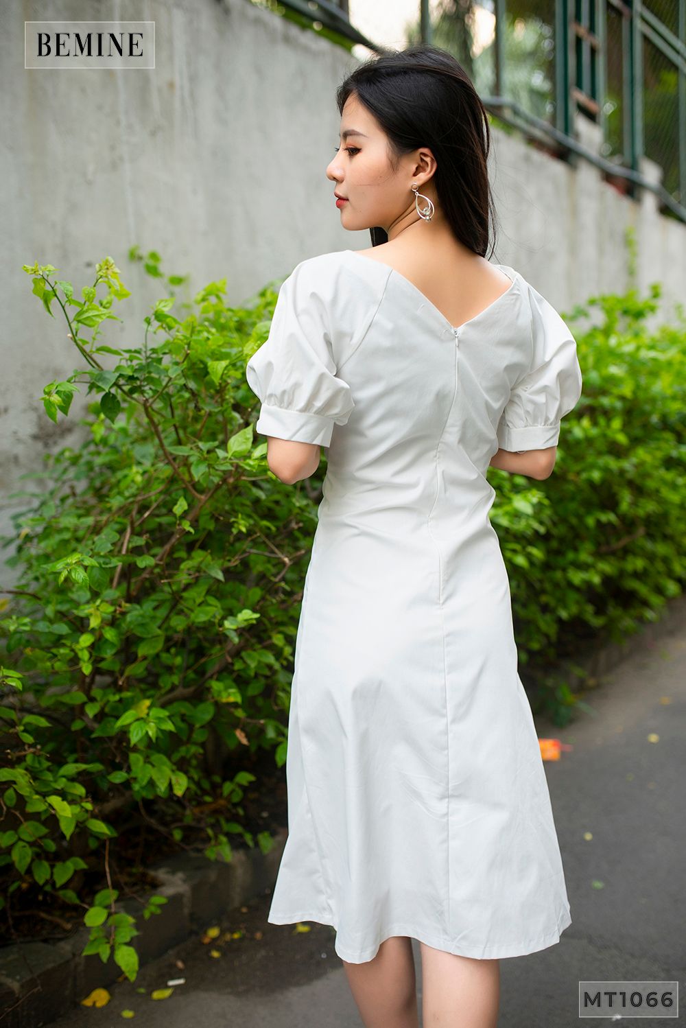 MT1066TRANG - Đầm 2 lớp cổ V nhúng thun