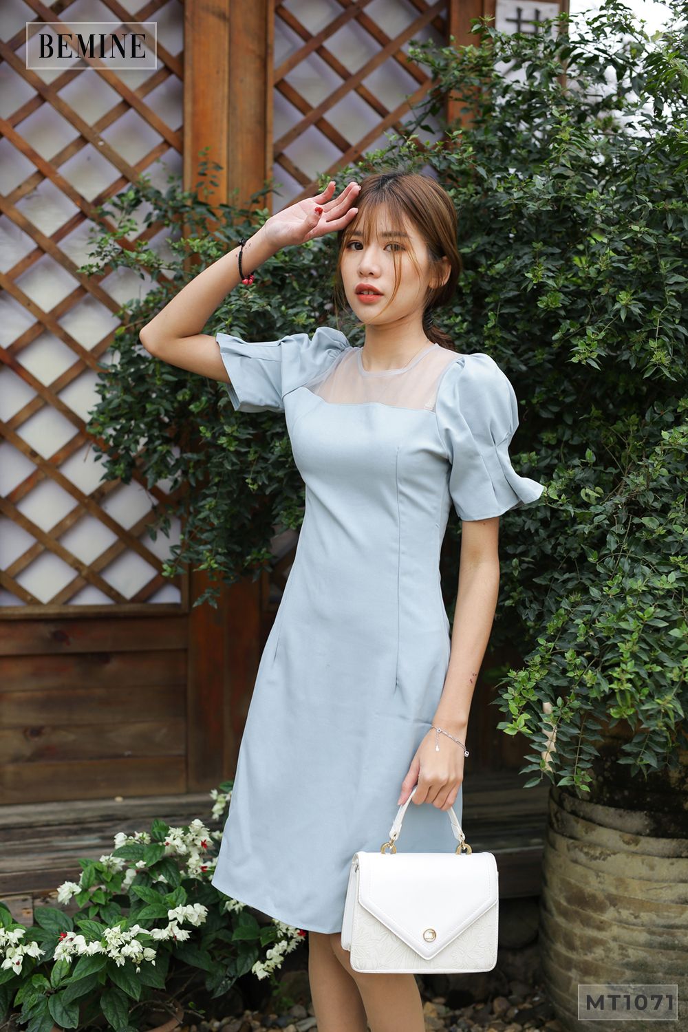 MT1071XANH - Đầm xếp ly cổ lưới