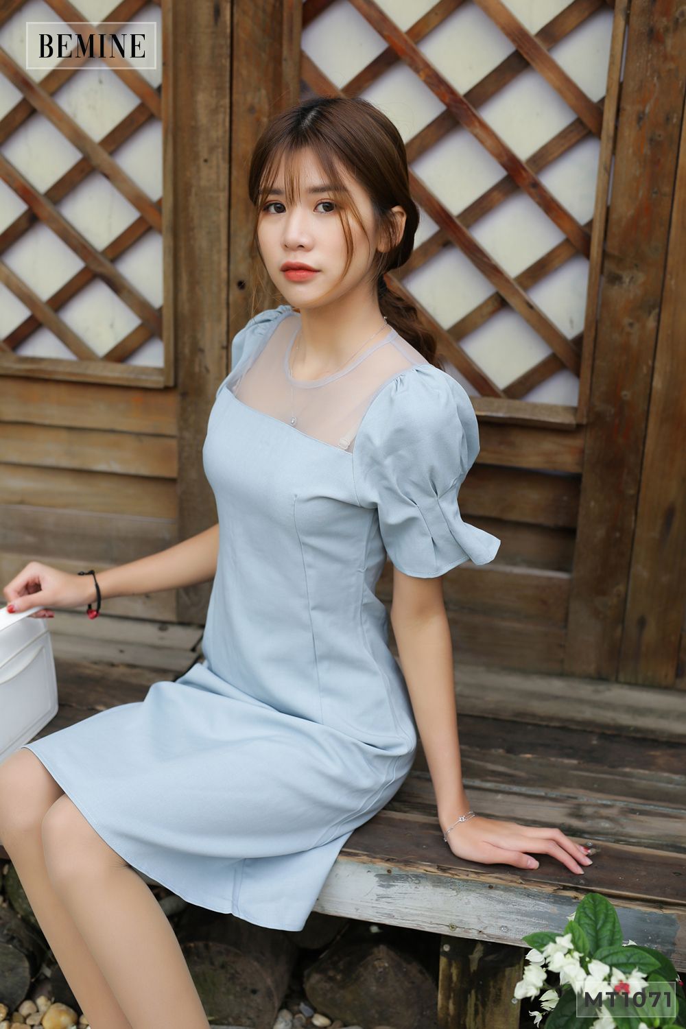 MT1071XANH - Đầm xếp ly cổ lưới