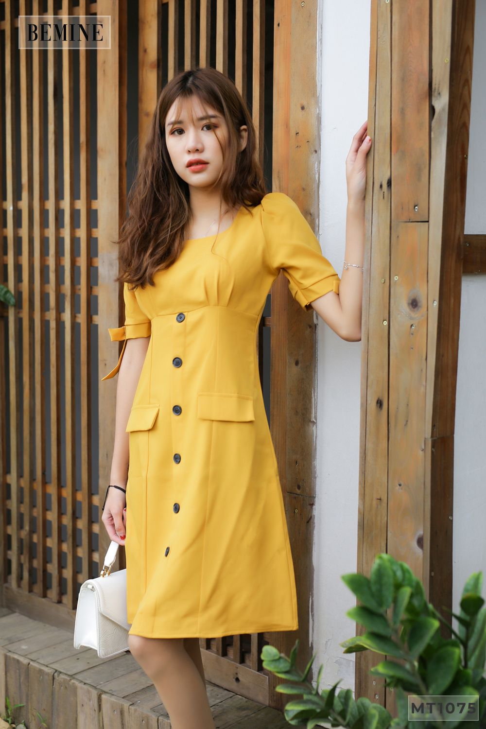 MT1075VANG - Đầm đít nút tay nơ
