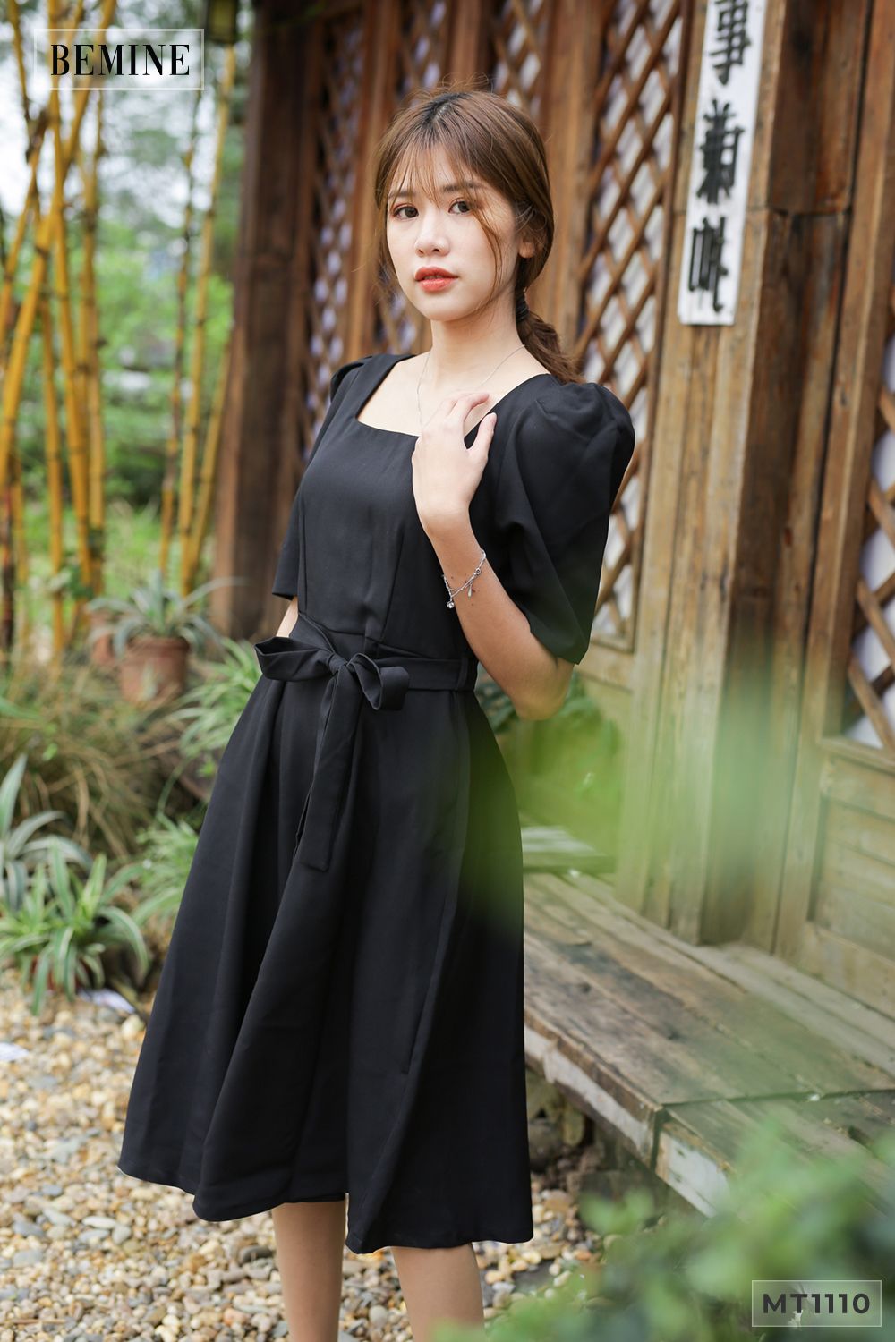MT1110DEN - Đầm xòe xếp ly tay cổ U