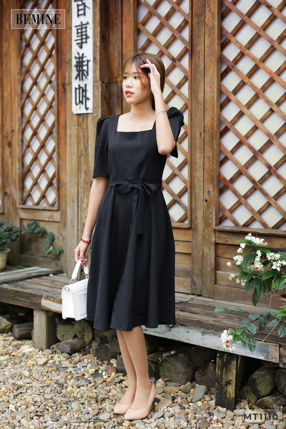 MT1110DEN - Đầm xòe xếp ly tay cổ U