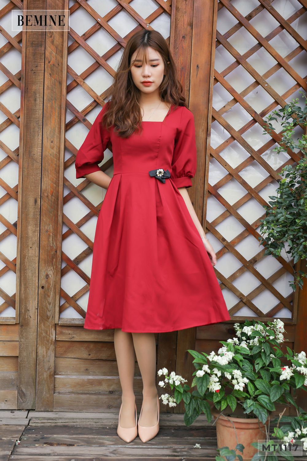 MT1117DO - Đầm xòe xếp ly nơ ngực