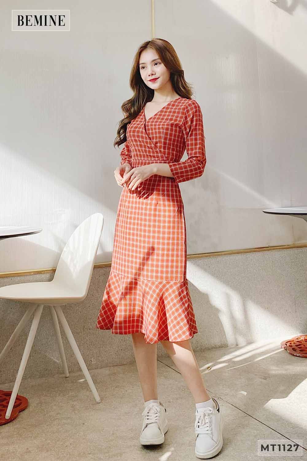 MT1127DO - Đầm caro cổ đắp chéo đuôi cá