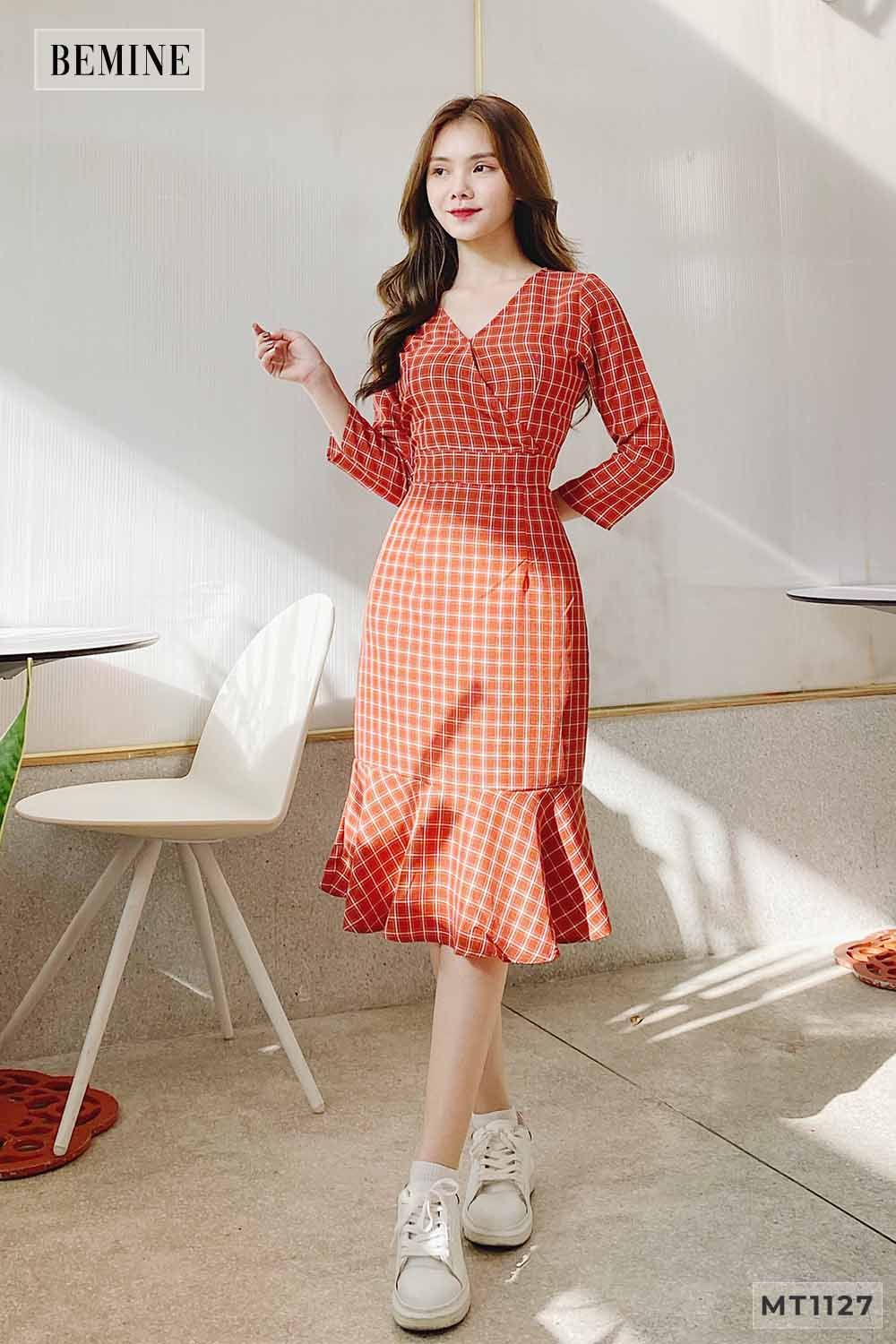 MT1127DO - Đầm caro cổ đắp chéo đuôi cá