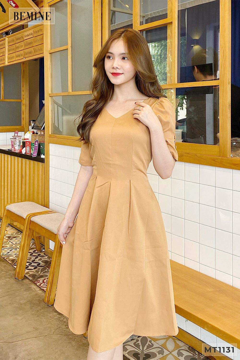 MT1131NAU - Đầm xếp ly cổ tay đính nút
