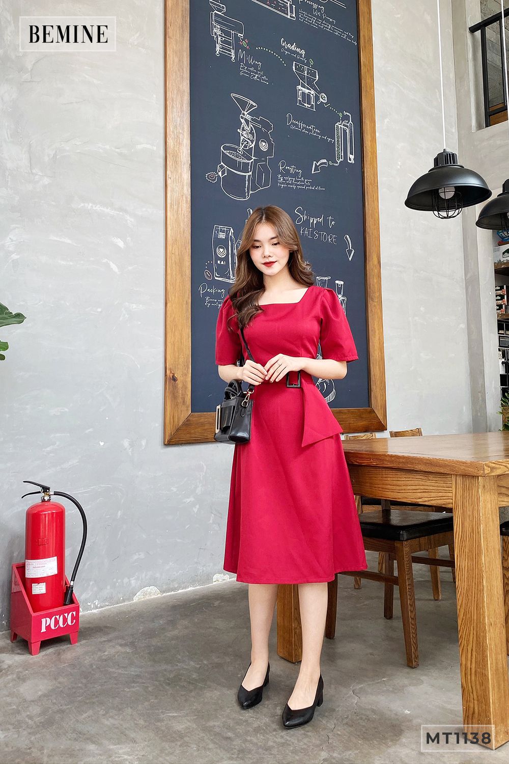 MT1138DO - Đầm cổ vuông táp D