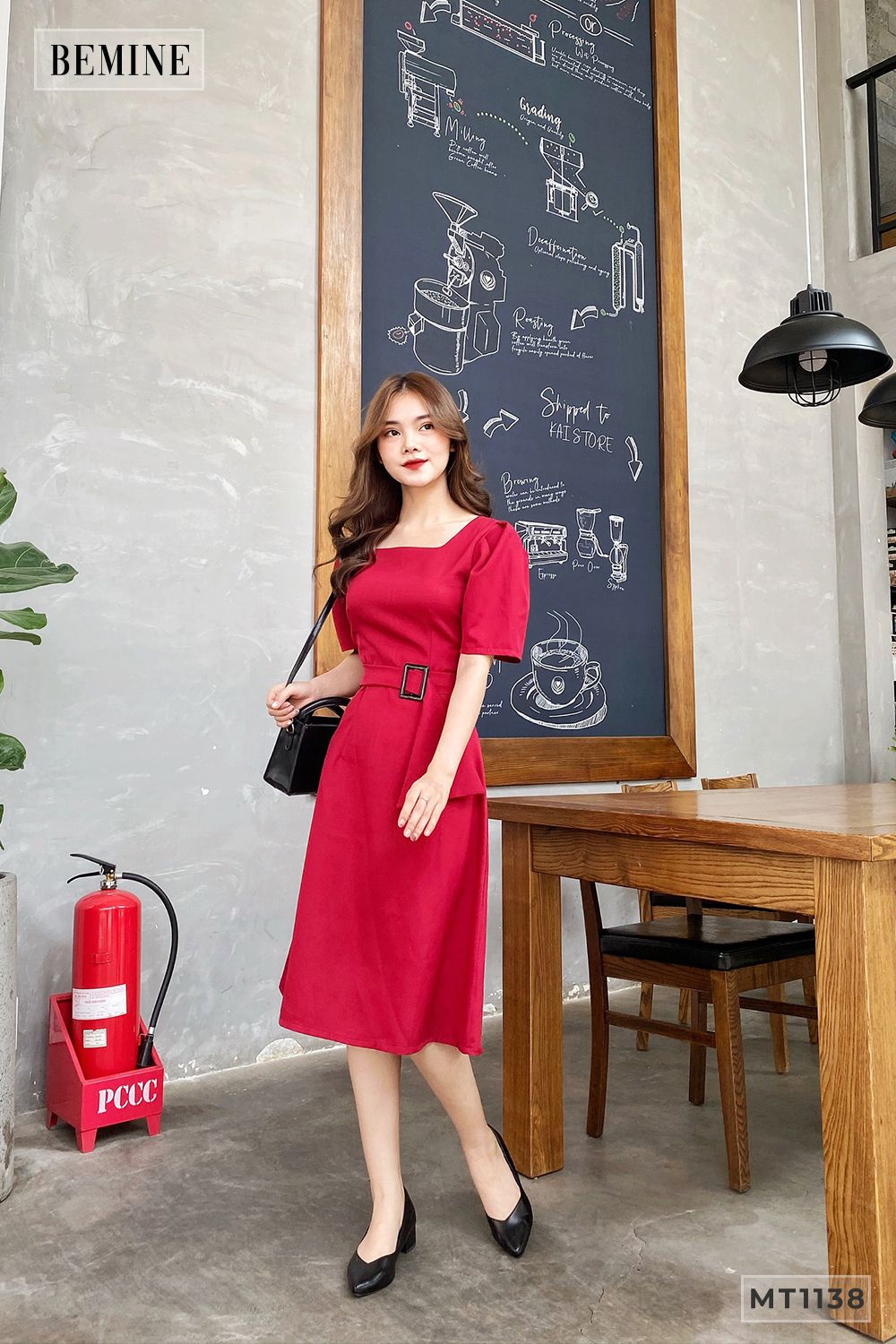 MT1138DO - Đầm cổ vuông táp D