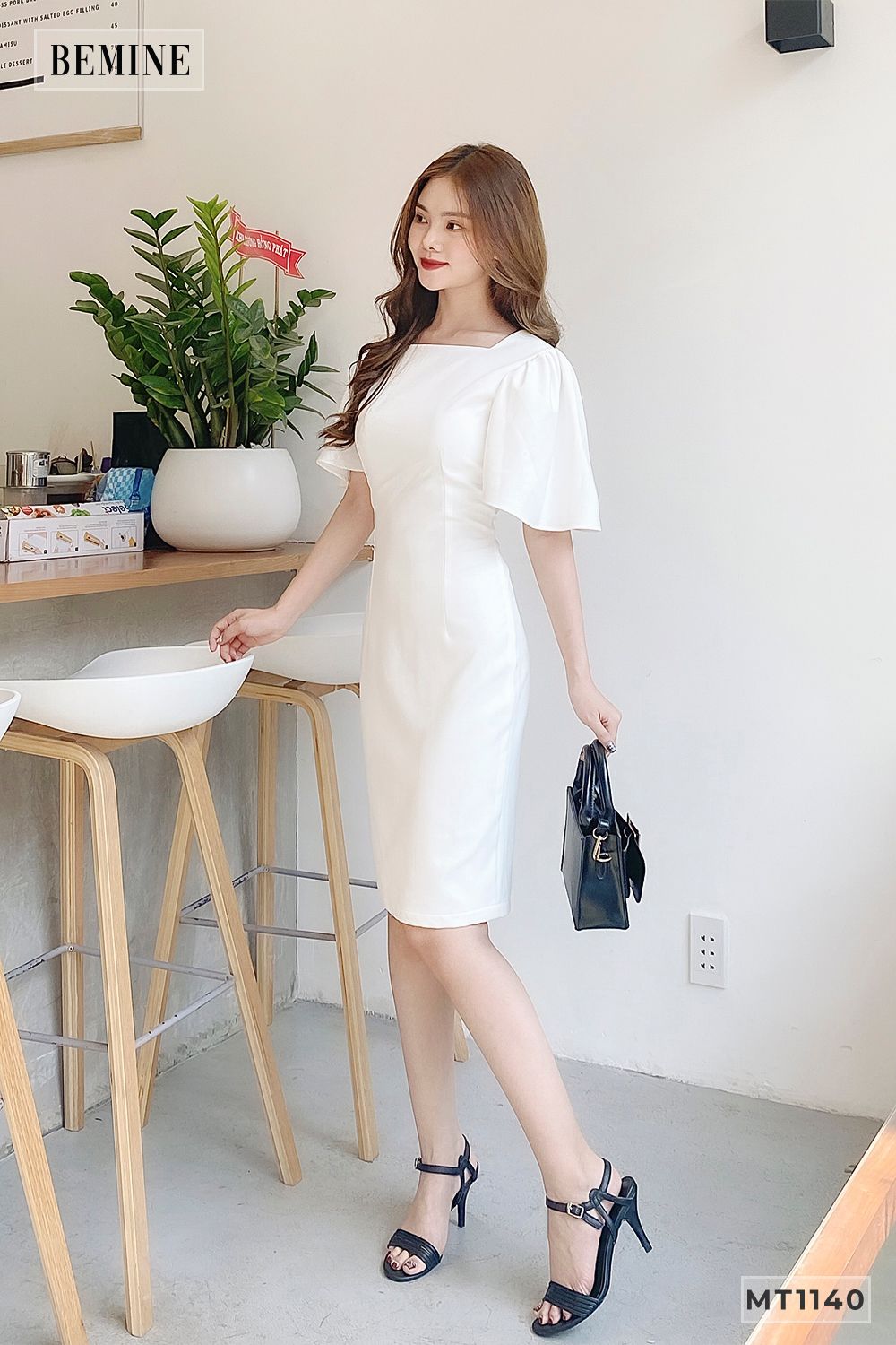 MT1140TRANG - Đầm suông tay phồng cổ vuông