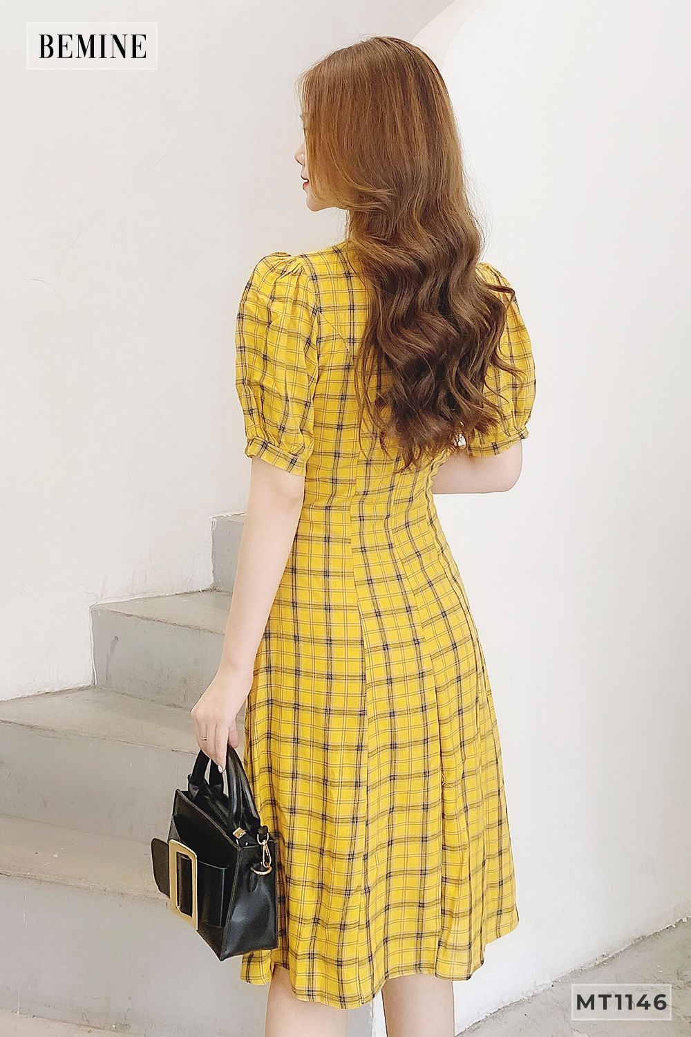 MT1146VANG - Đầm caro tay phồng 1 nút cổ