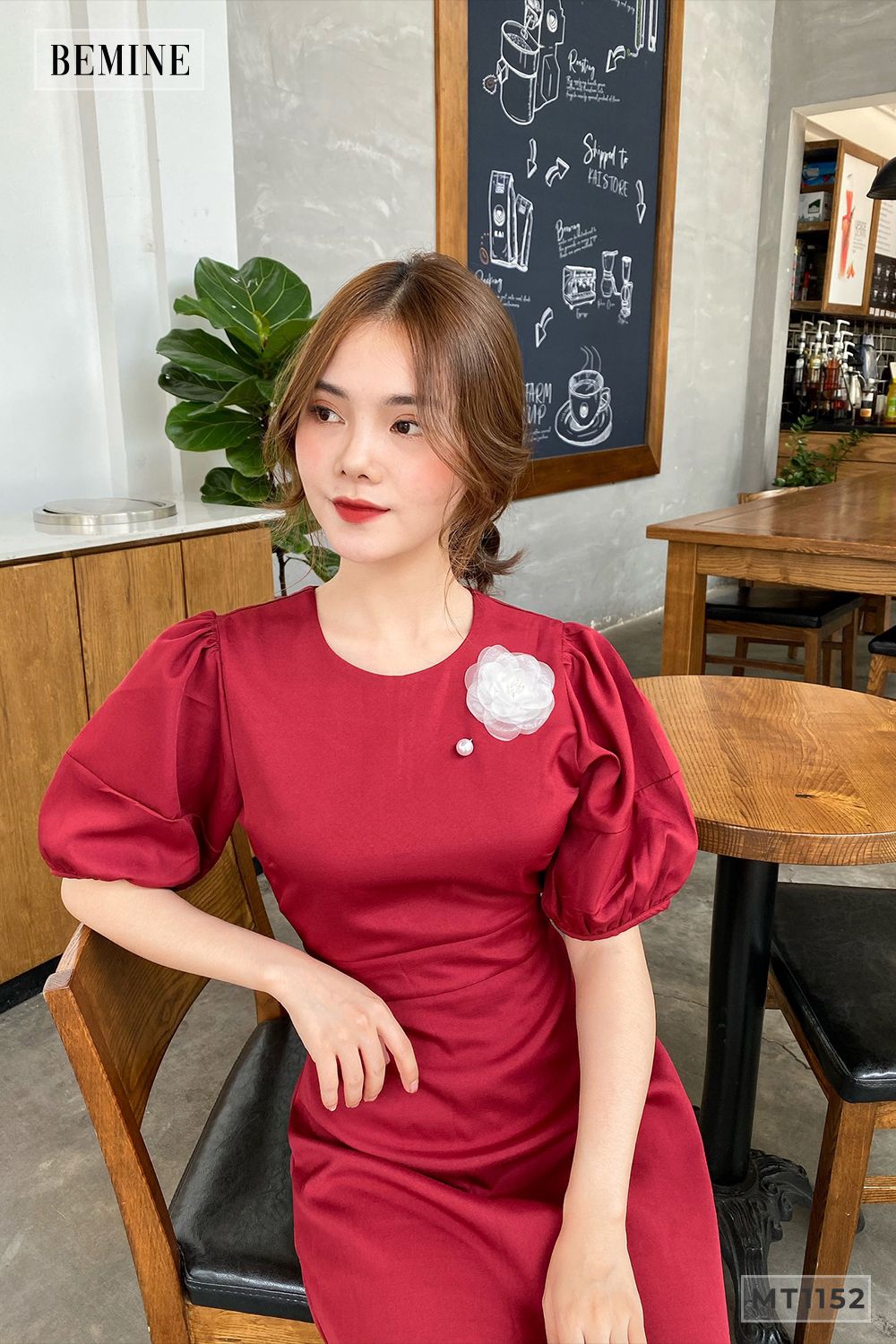 MT1152DO - Đầm hoa ngực đính châu