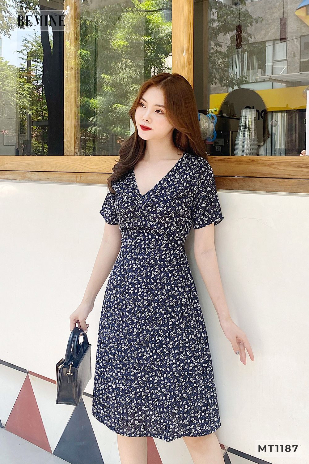 MT1187DEN - Đầm hoa cổ tym nhún ngực