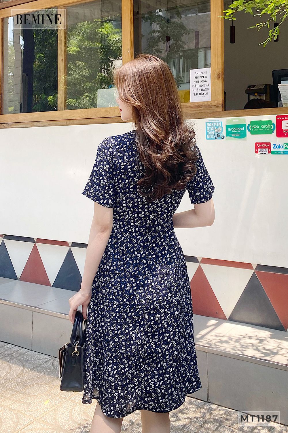 MT1187DEN - Đầm hoa cổ tym nhún ngực