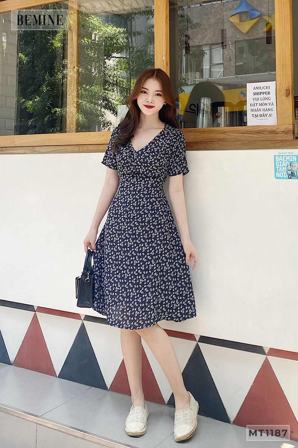MT1187DEN - Đầm hoa cổ tym nhún ngực