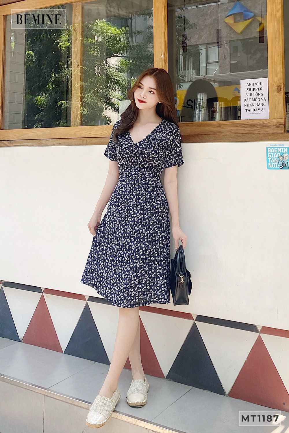 MT1187DEN - Đầm hoa cổ tym nhún ngực