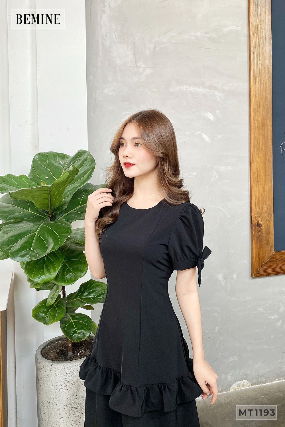 MT1193DEN - Đầm bèo lai tay nơ