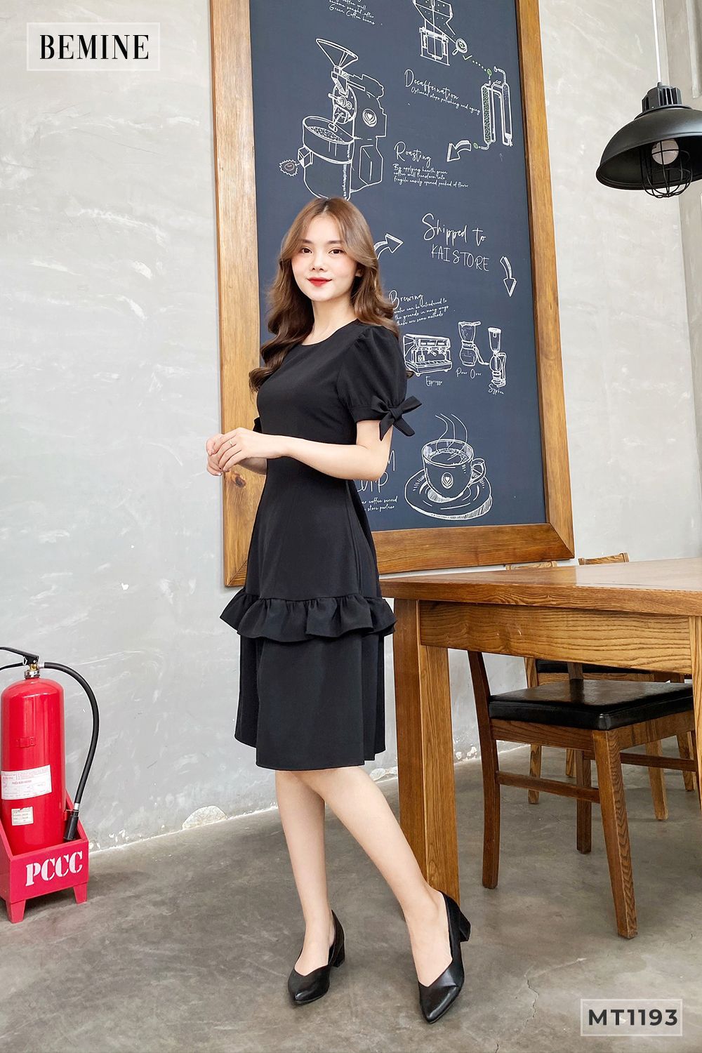 MT1193DEN - Đầm bèo lai tay nơ