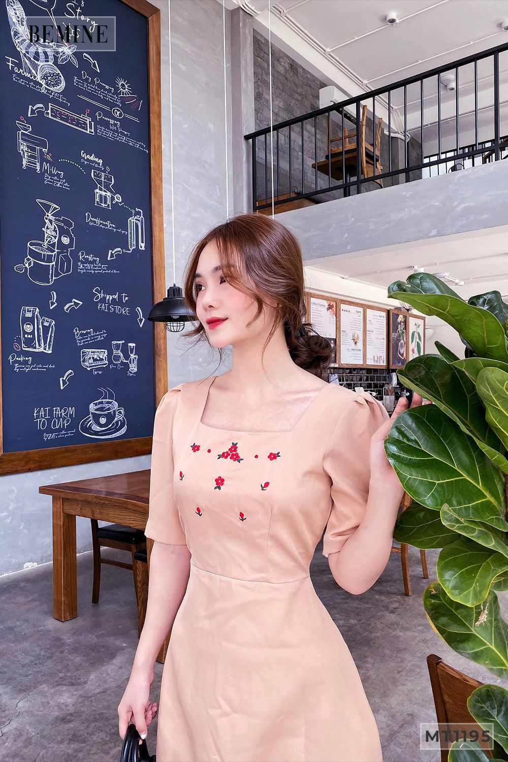 MT1195DA - Đầm cổ vuông thêu hoa