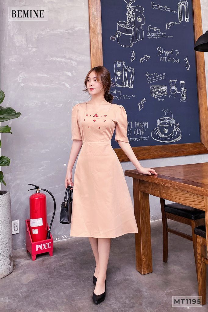 MT1195DA - Đầm cổ vuông thêu hoa