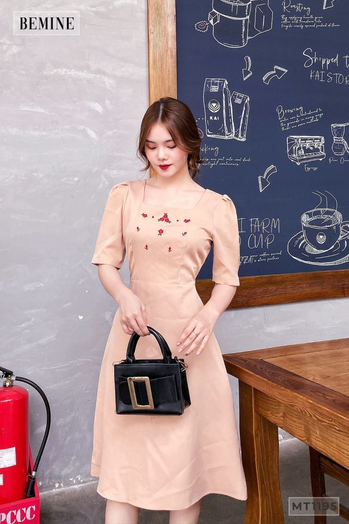 MT1195DA - Đầm cổ vuông thêu hoa