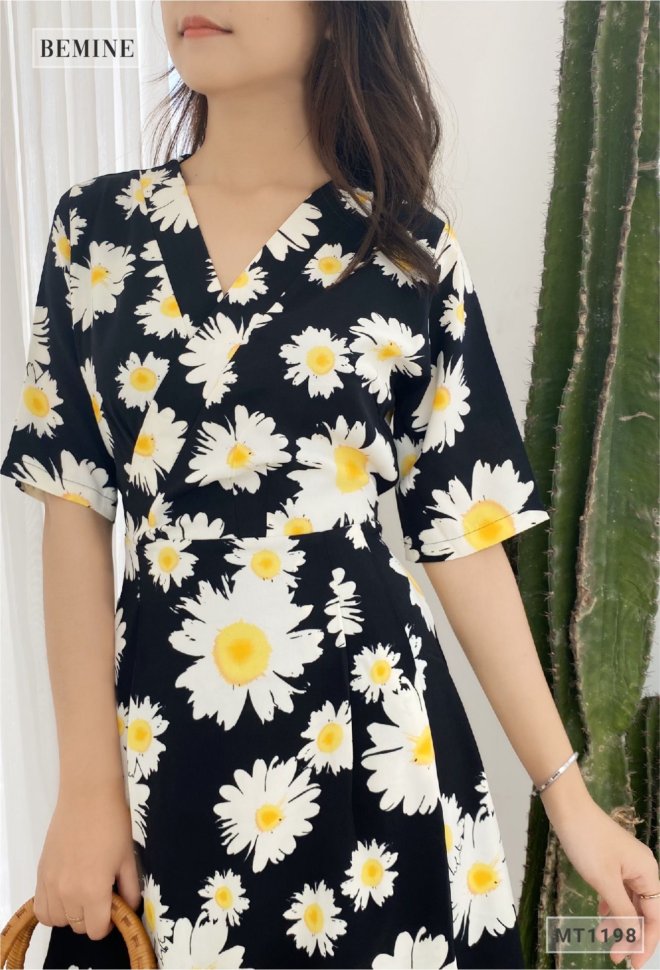 MT1198DEN - Đầm hoa xòe cổ đắp chéo