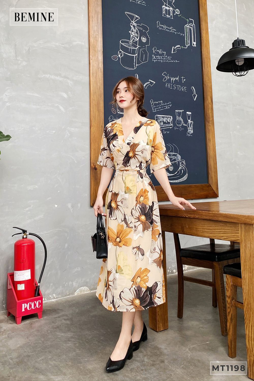 MT1198VANG - Đầm hoa xòe cổ đắp chéo