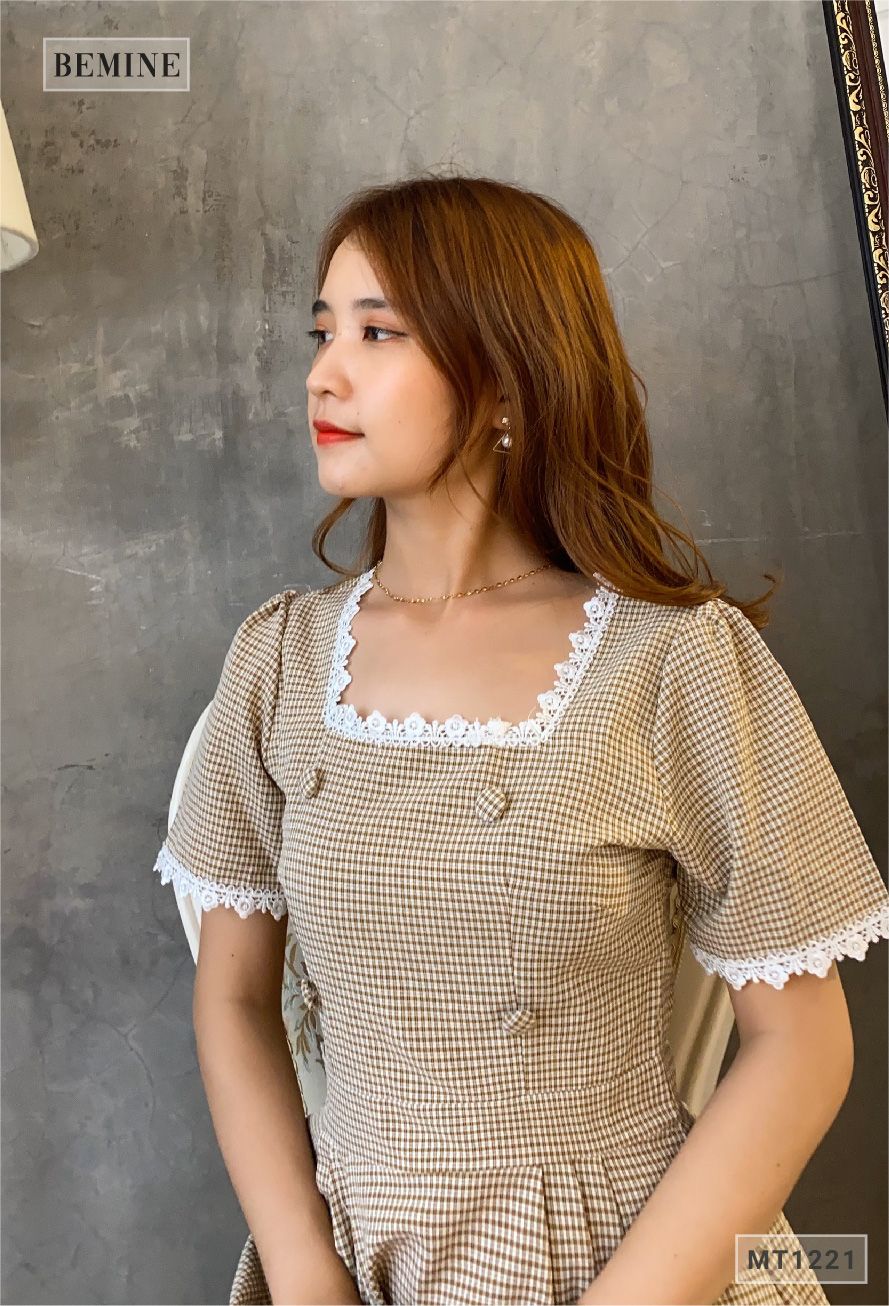MT1221NAU - Đầm caro 4 nút ren tay cổ