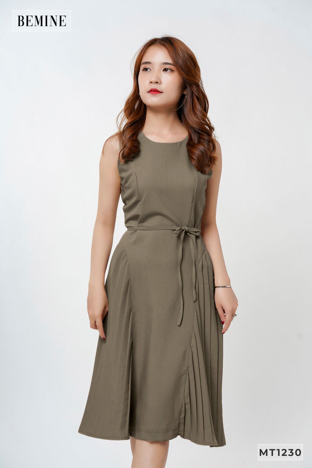 MT1230NAU - Đầm xếp tùng cột eo