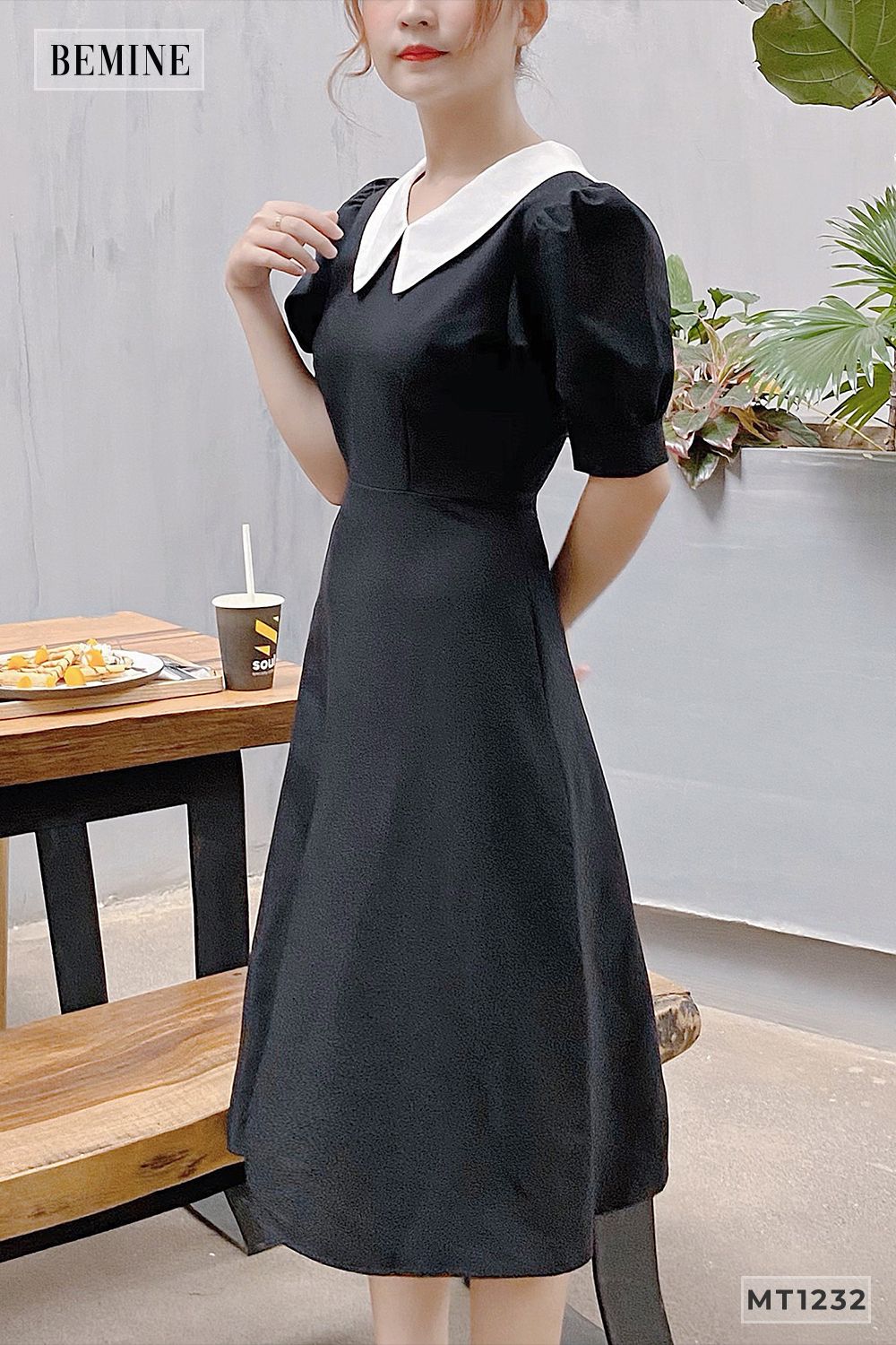 MT1232DEN - Đầm xòe tay ngắn cổ phối trắng
