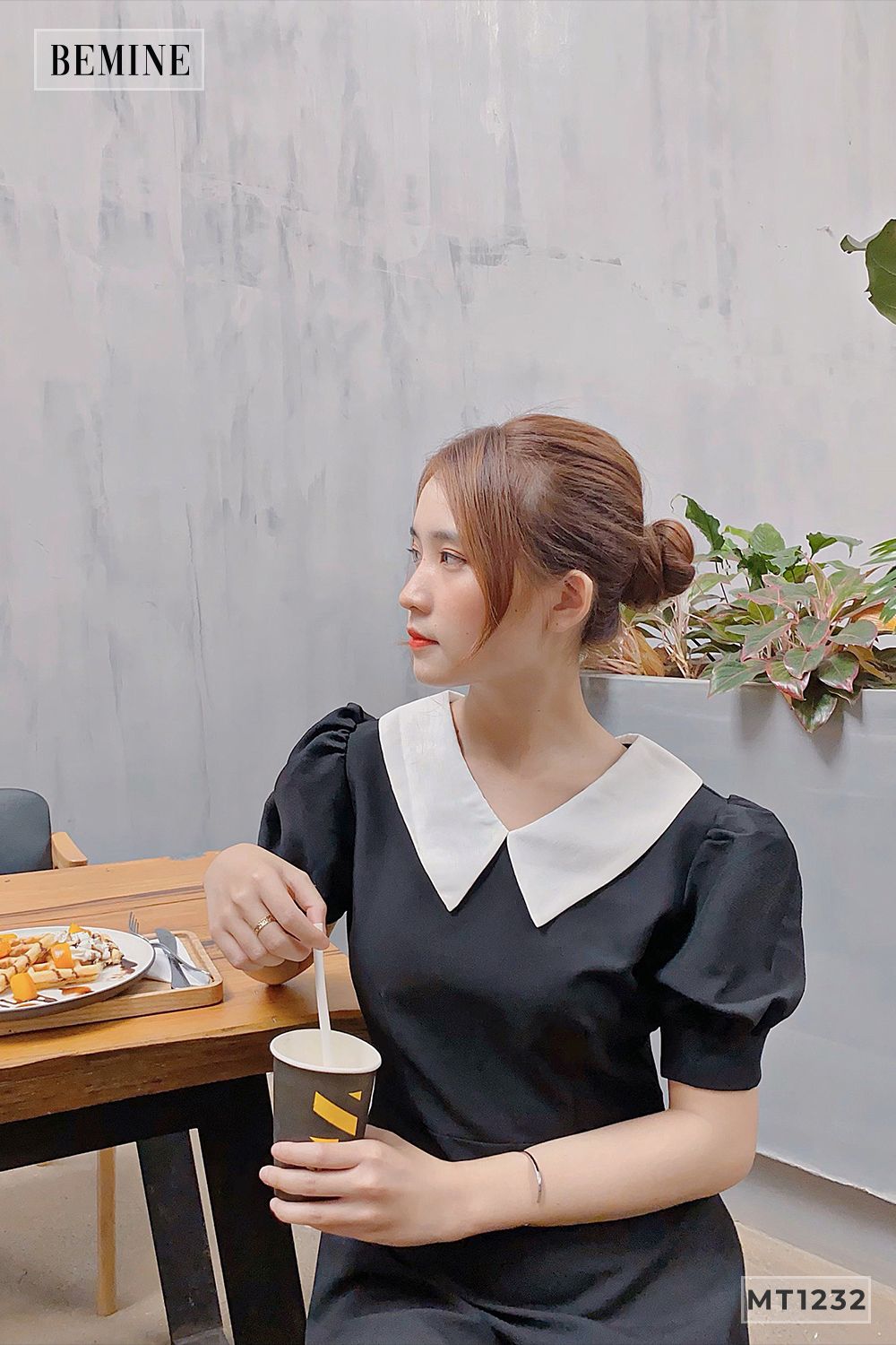 MT1232DEN - Đầm xòe tay ngắn cổ phối trắng