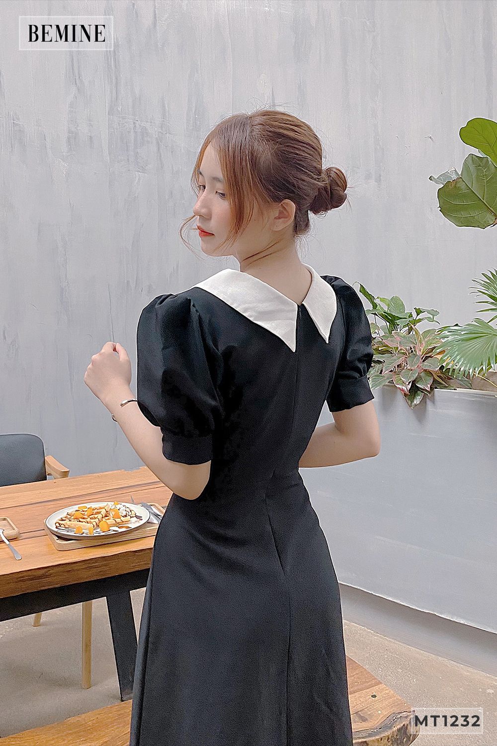 MT1232DEN - Đầm xòe tay ngắn cổ phối trắng