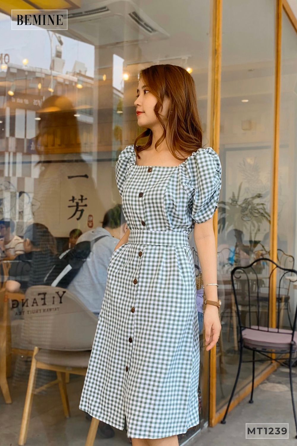 MT1239XANHREU- Đầm caro cổ vuông cột dây eo