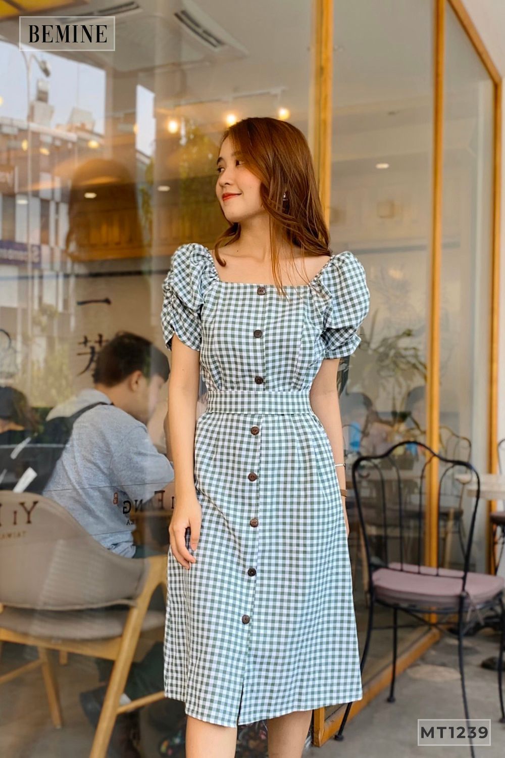 MT1239XANHREU- Đầm caro cổ vuông cột dây eo