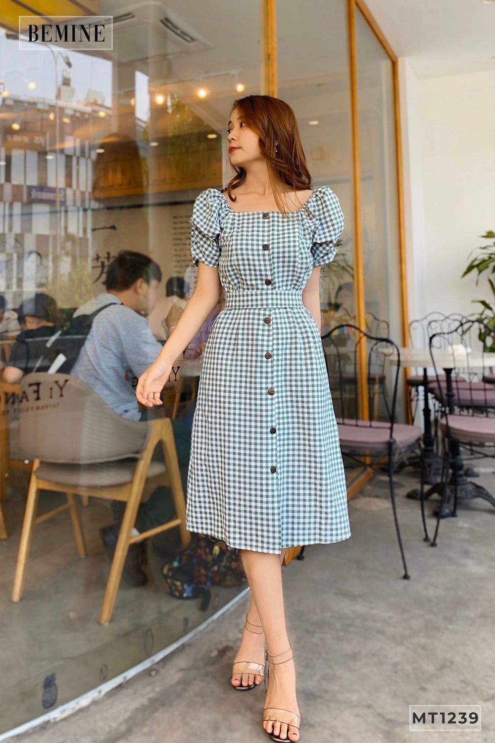 MT1239XANHREU- Đầm caro cổ vuông cột dây eo