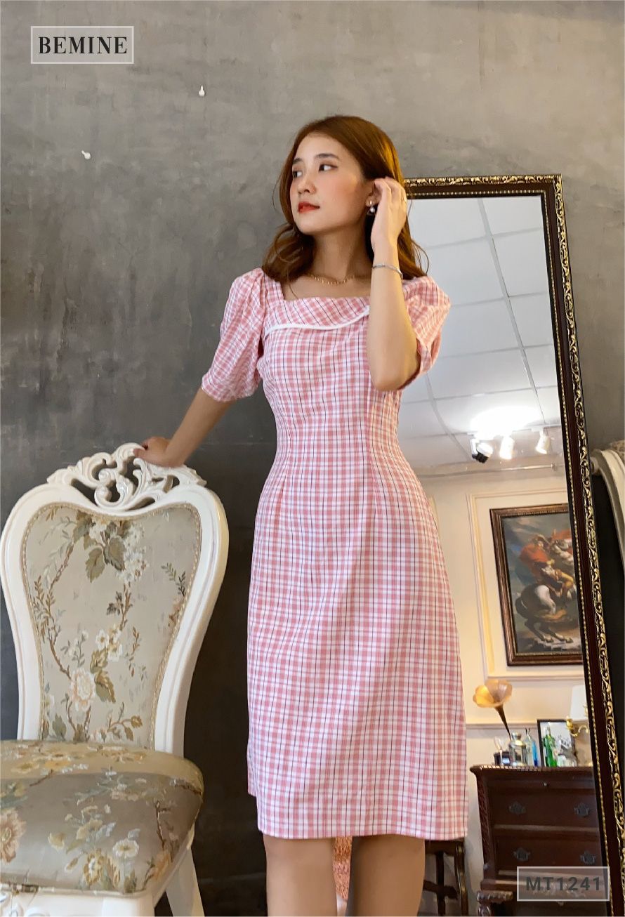 MT1241HONG - Đầm caro cổ vuông tay lỡ
