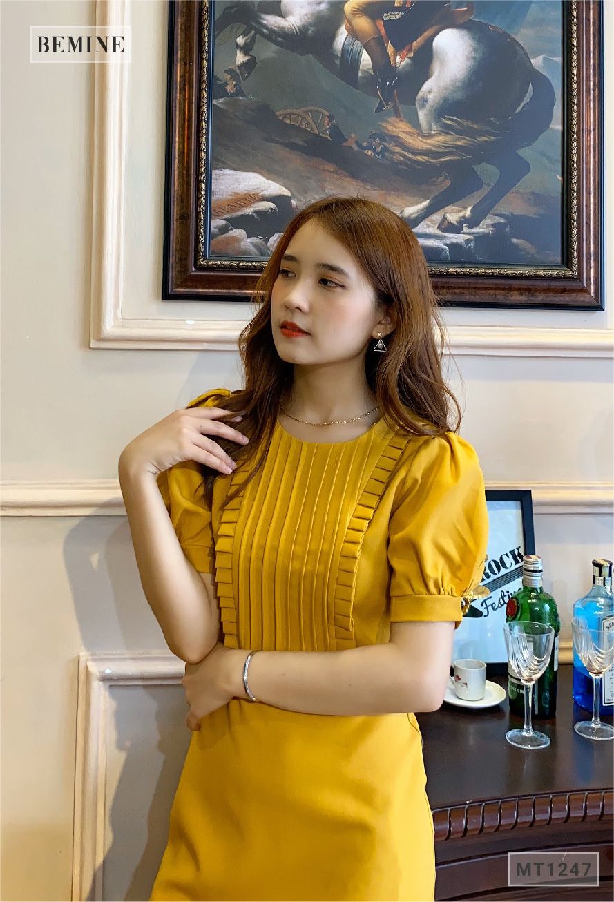 MT1247VANG - Đầm chữ A xếp ly ngực