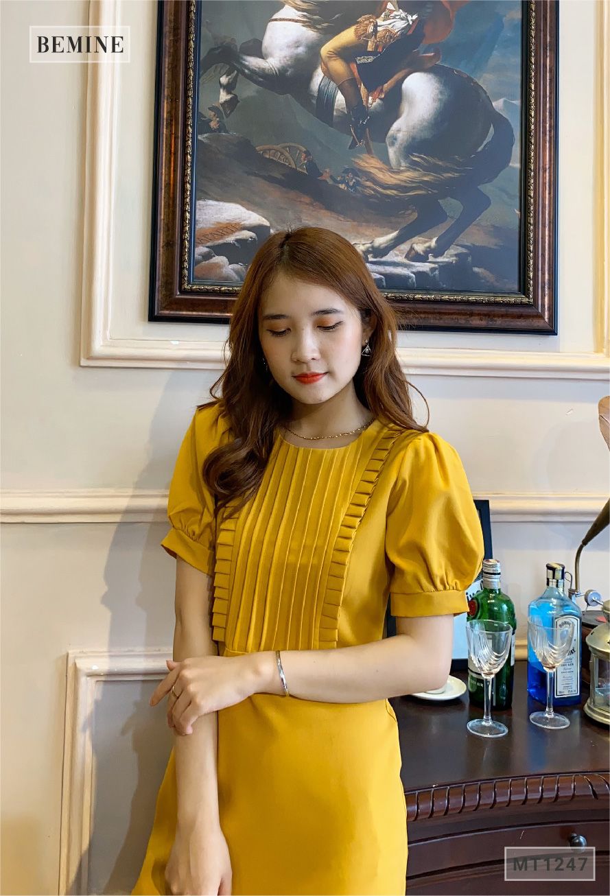 MT1247VANG - Đầm chữ A xếp ly ngực