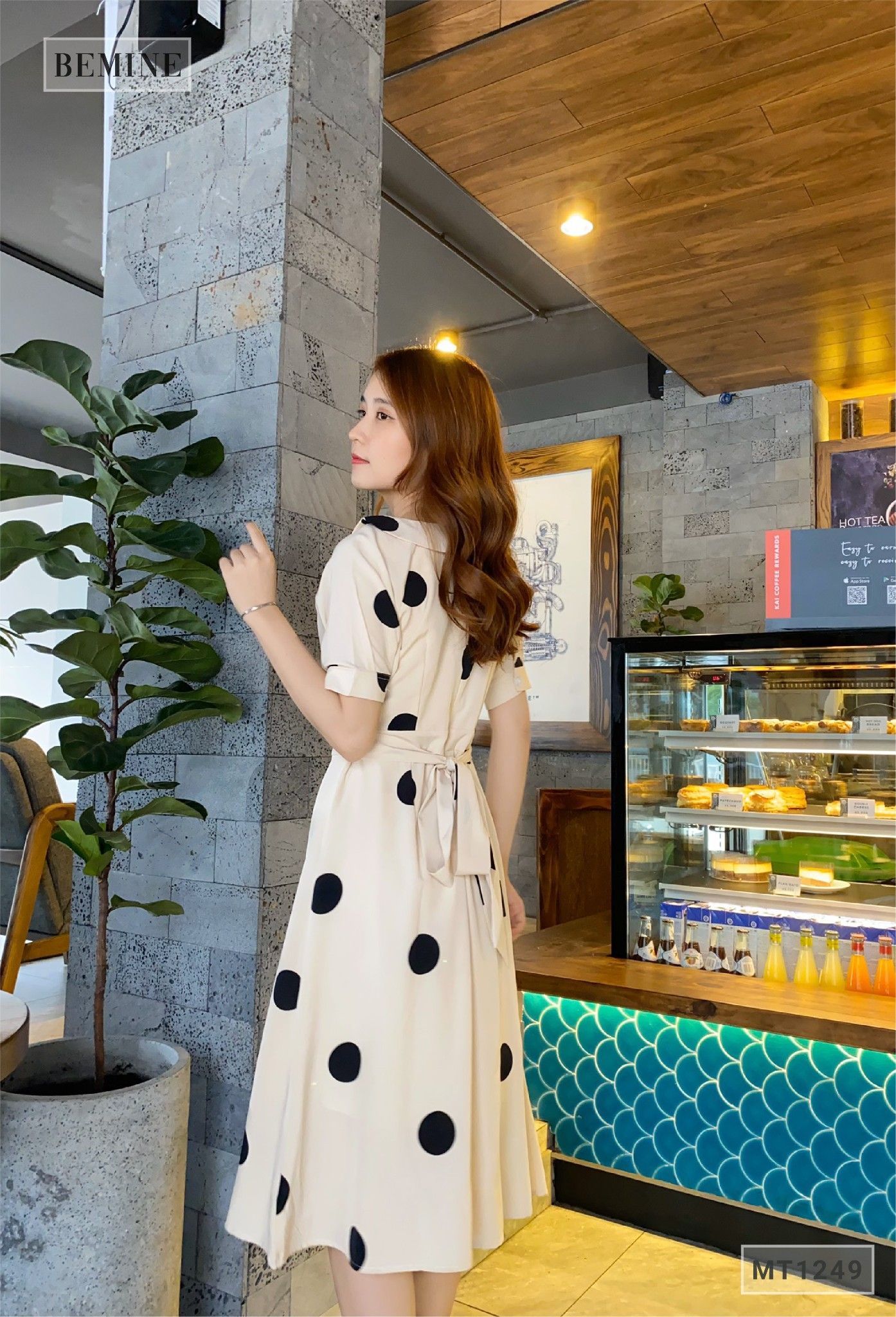 MT1249DA - Đầm chấm bi đính nút dọc