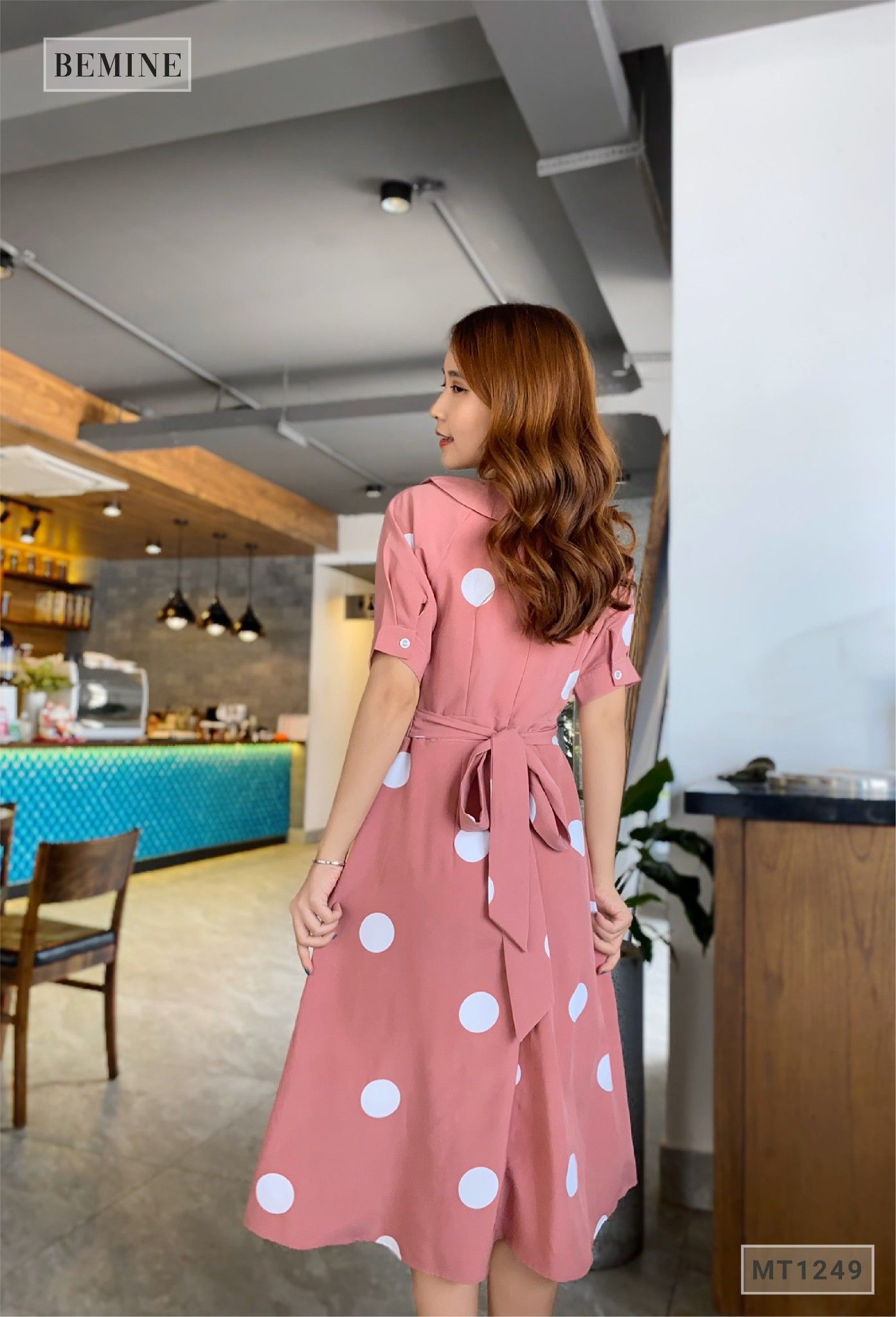 MT1249HONG - Đầm chấm bi đính nút dọc