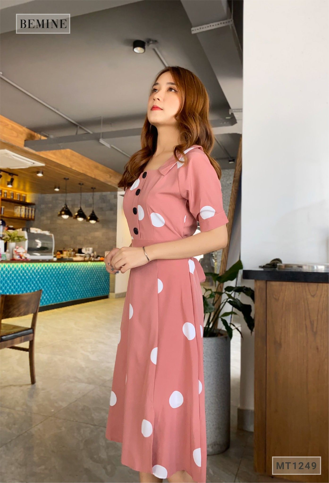 MT1249HONG - Đầm chấm bi đính nút dọc