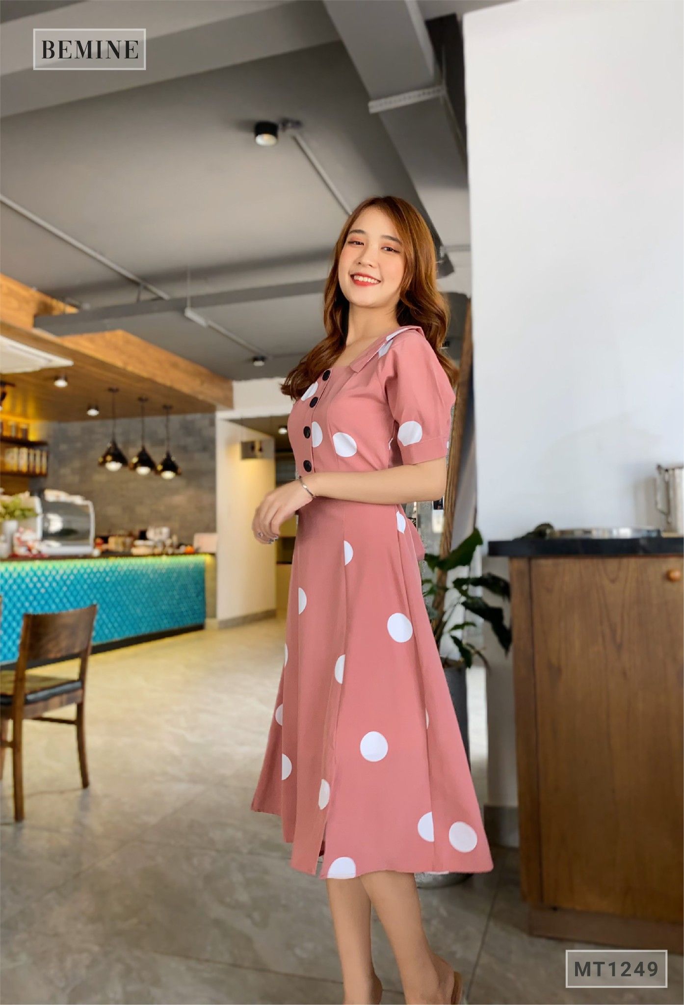 MT1249HONG - Đầm chấm bi đính nút dọc
